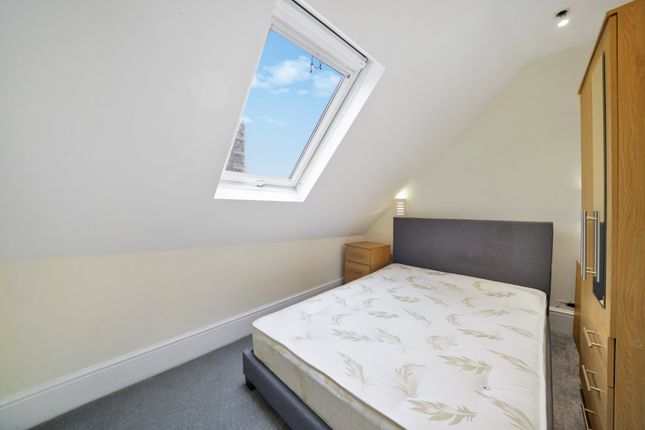 Flat B, 193, Hackney Road, London photo 3