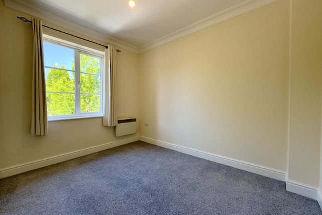 29, Christine Ingram Gardens, Bracknell photo 4