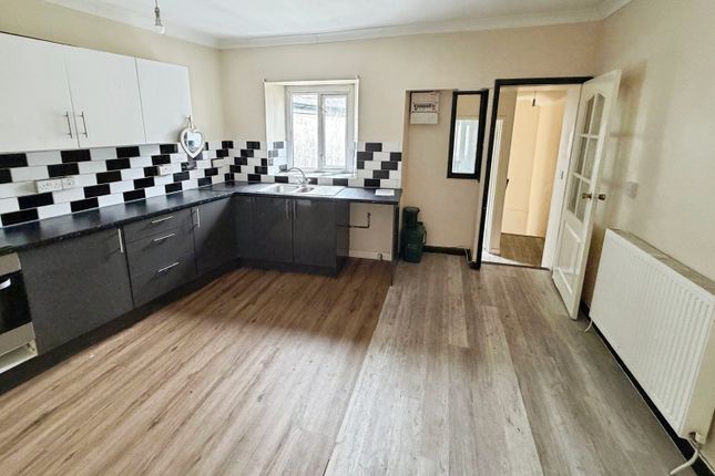 24a, SWANSEA photo 3