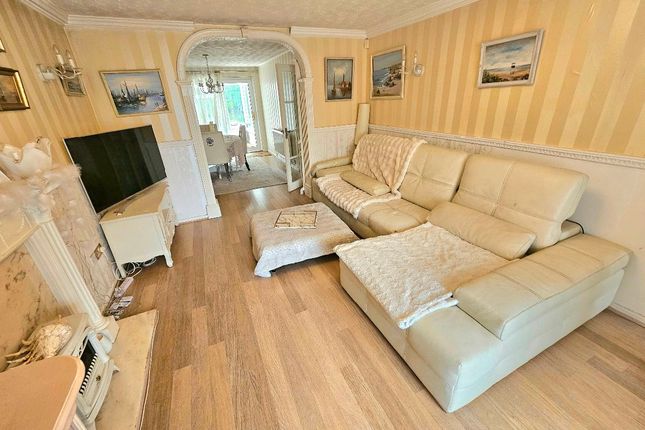 57 Warrington Drive, Birmingham photo 2