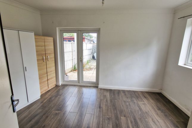 6, Stockton Road, London photo 4