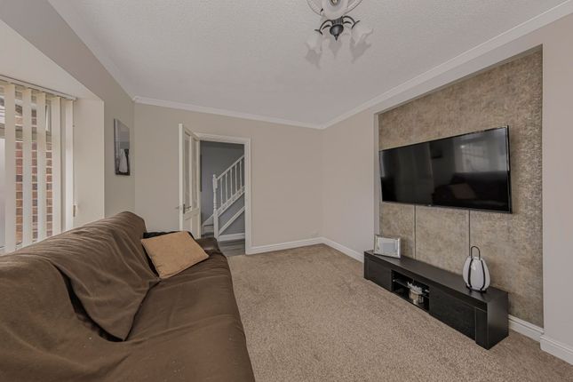 13 James Crescent, Stoke-On-Trent photo 4
