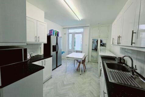 24 Cranbourne Gardens, Temple Fortune, Golders Green photo 5