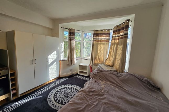 Dehar Crescent, Hendon photo 2