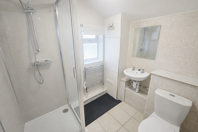 75, Maidstone photo 5
