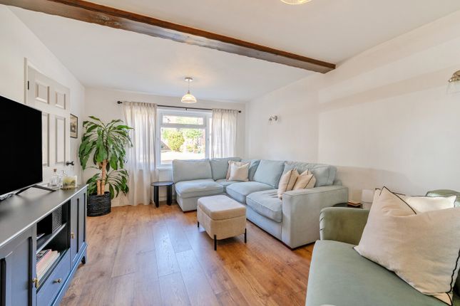 3, Radford Close, Surrey photo 2