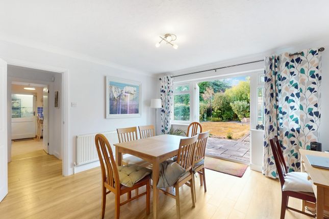 35 The Chase, Eastcote, Greater London photo 4