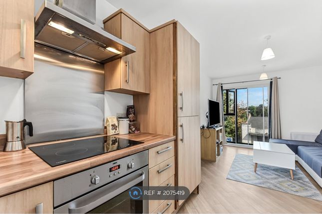 Thumbnail Flat to rent in Axis House, London