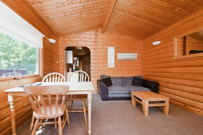 Cabin 15, Woodland Lakes, Holme Road, King's Lynn photo 4