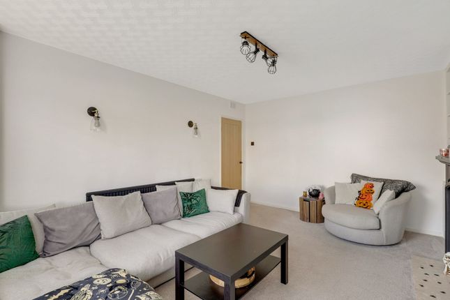 16 Birchdale Avenue, Nottingham photo 4