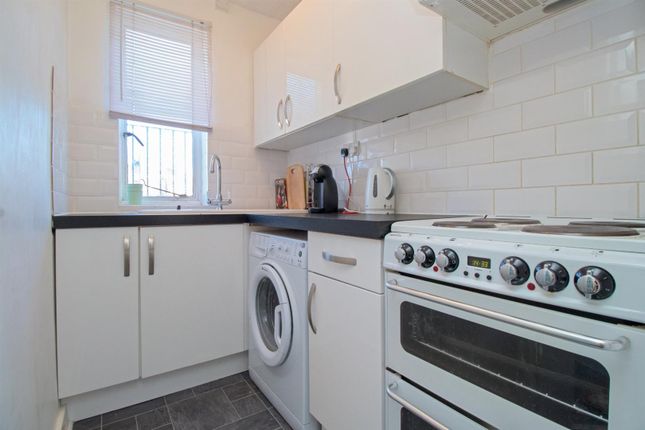 Flat 4, 22, Lansdowne Place, Hove photo 3