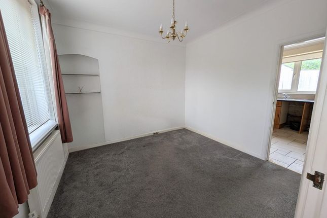 13, Penscynor, Neath photo 3
