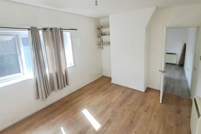 136c, Worcester Road, Malvern photo 3