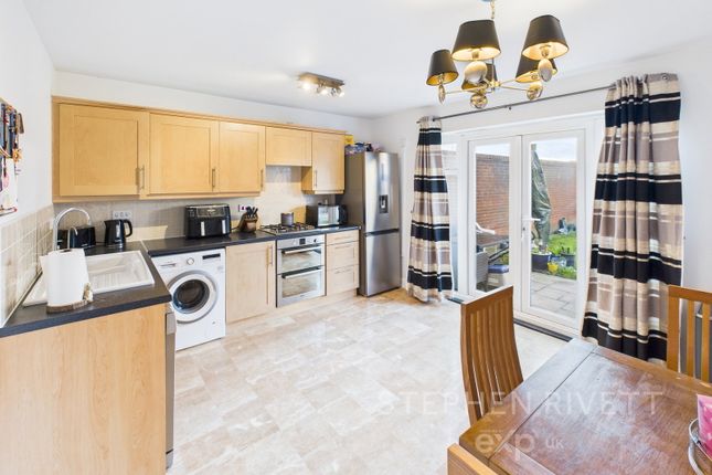 24, Brambling Close, Stowmarket photo 3