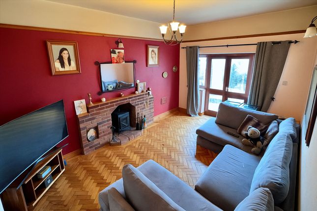5 Tenfoot Close, Glossop photo 2