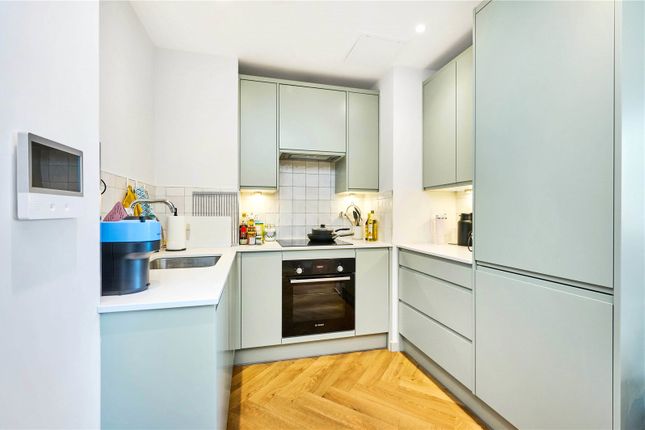 Flat to rent in Alexandra Road, London