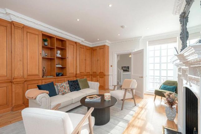 Thumbnail Town house to rent in Catherine Place, London