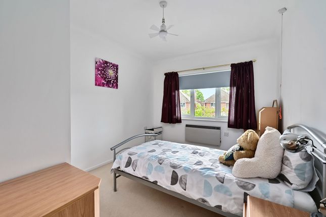 20 The Elms, Broom Way, Camberley photo 4