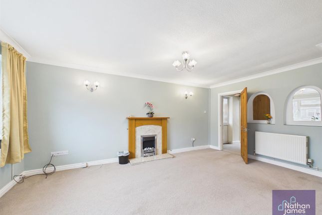 9, Castle Lea, Caldicot photo 3