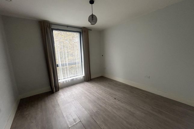 Flat 15, 221, Marsh Road, Pinner photo 4