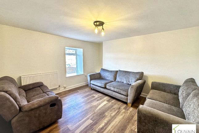 90 Ashvale, Tredegar photo 5