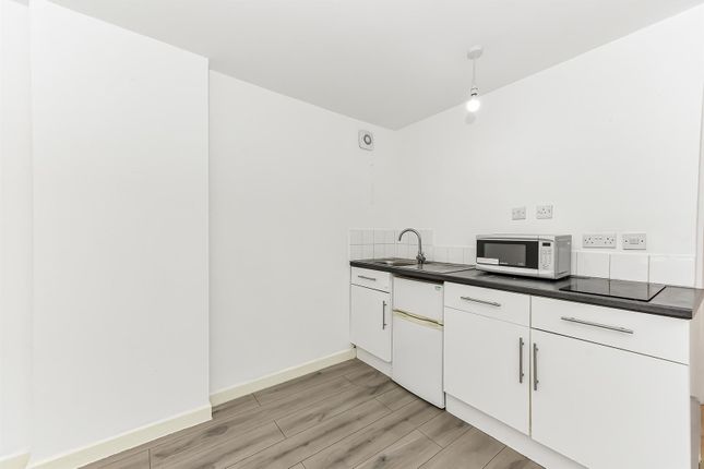 Flat 3, Holywell House, Wellington Passage, London photo 4