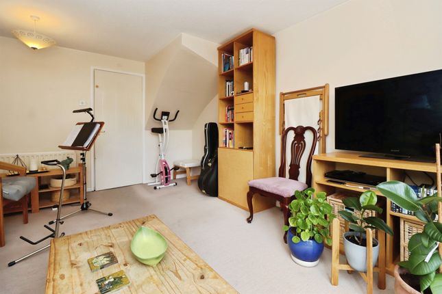 55, Neuville Way, Kettering photo 4