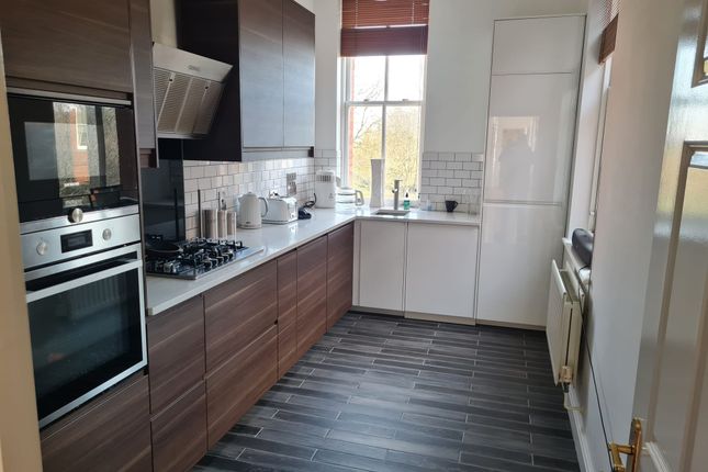 8, Richmond Drive, Woodford Green photo 4