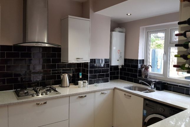 29 Priory Crescent, Sutton photo 3