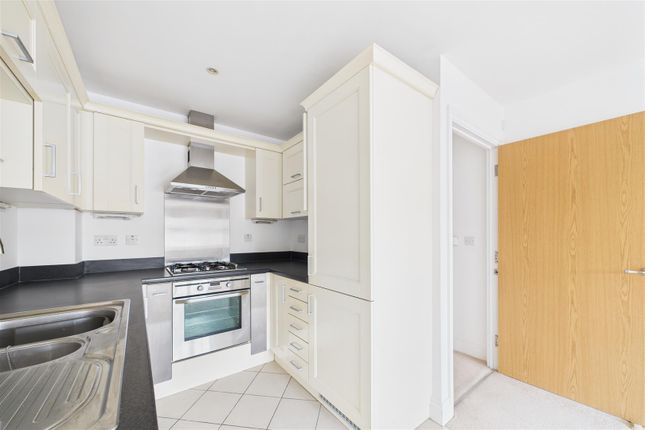 18, St. Bartholomews Close, Chichester photo 2