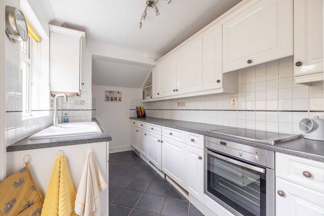 40, Horseshoe Crescent, Beaconsfield photo 4