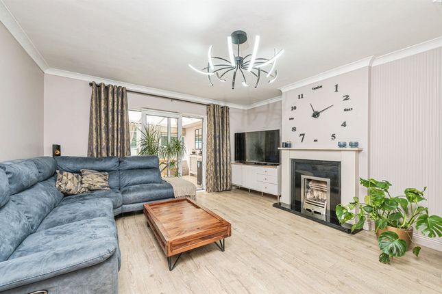 51, Dodworth Drive, WAKEFIELD photo 4