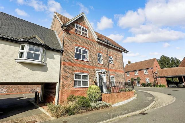 Thumbnail Flat for sale in Codmore Hill, Codmore Hill, Pulborough, West Sussex