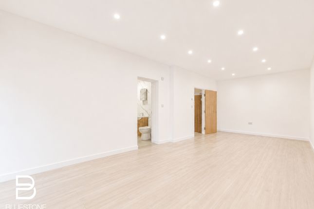 Flat T, 6b, Woodcote Road, Wallington photo 2
