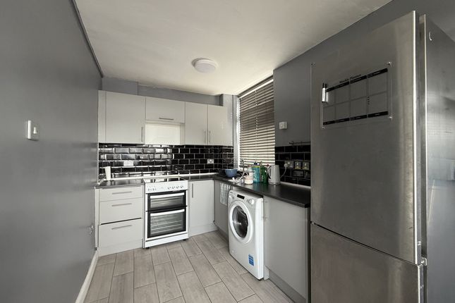 Flat Flat 11, Princes Court, Prince Avenue, Southend-on-sea photo 3