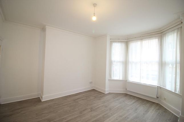 Thumbnail Flat to rent in Station Road, Rushden