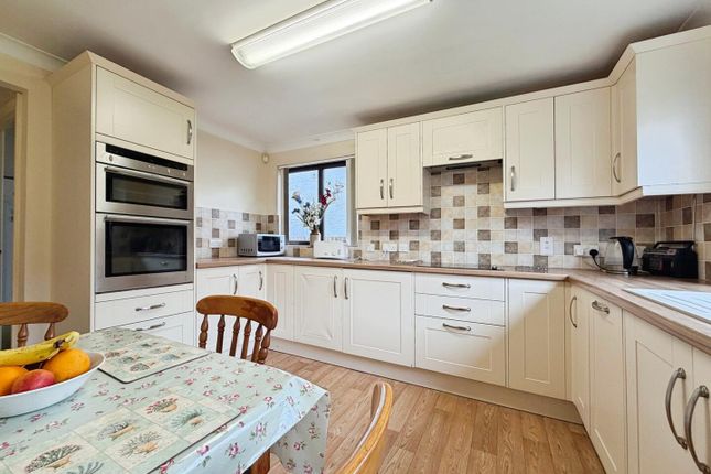 4, Britten Close, Hythe photo 3