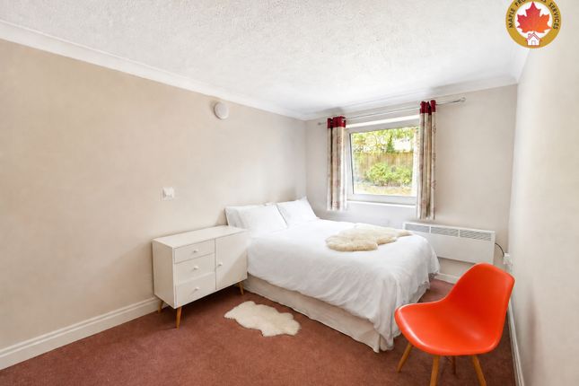 61 Homebeech House, Woking photo 4