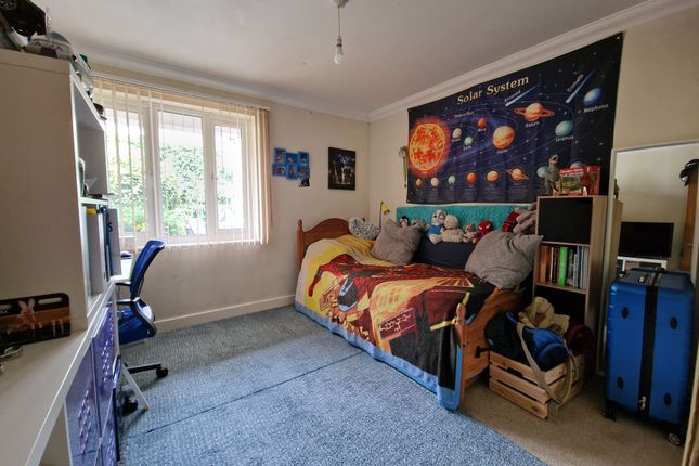 Flat to rent in Cherry Orchard Road, Croydon