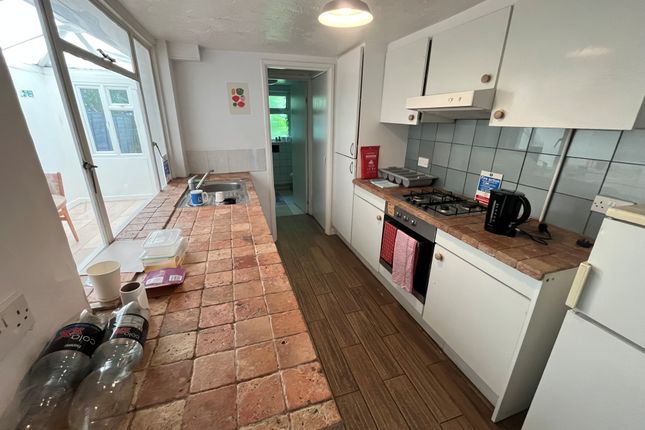 60, Southampton photo 3