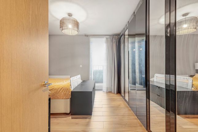 9 Lyon House, 104, Wandsworth High Street, London photo 4