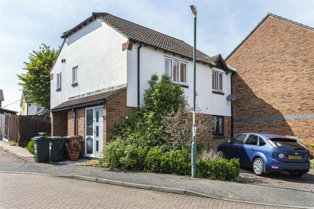 Maisonette for sale in Bevans Close, Greenhithe