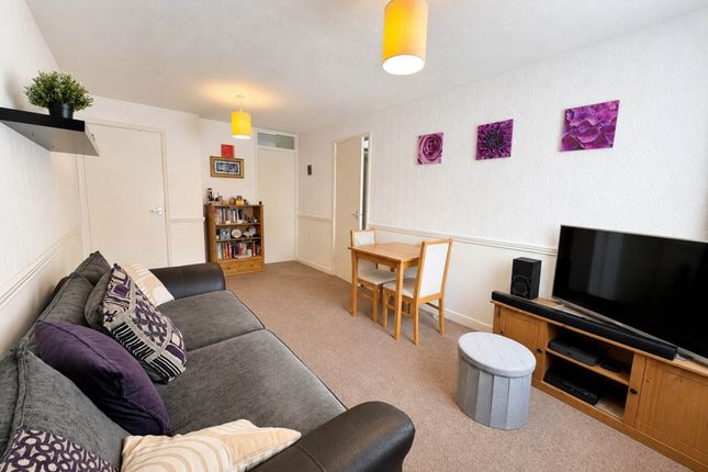 102, Repton Close, Luton photo 2
