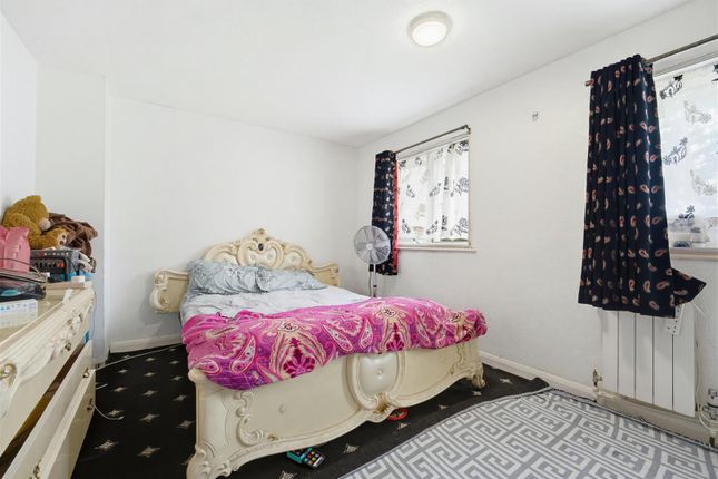 582, Hanworth Road, Hounslow photo 4