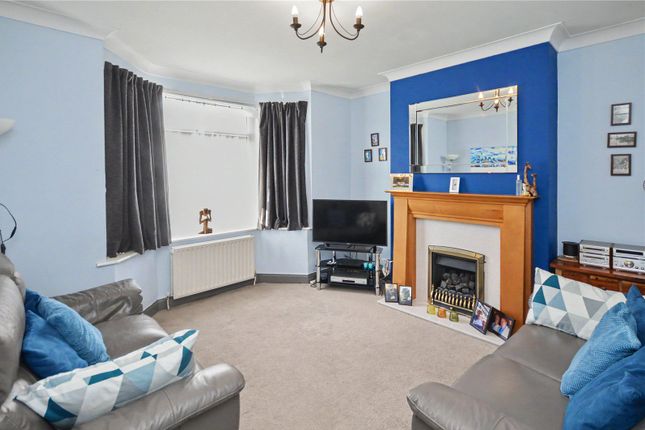 45, Grovehall Parade, West Yorkshire photo 2