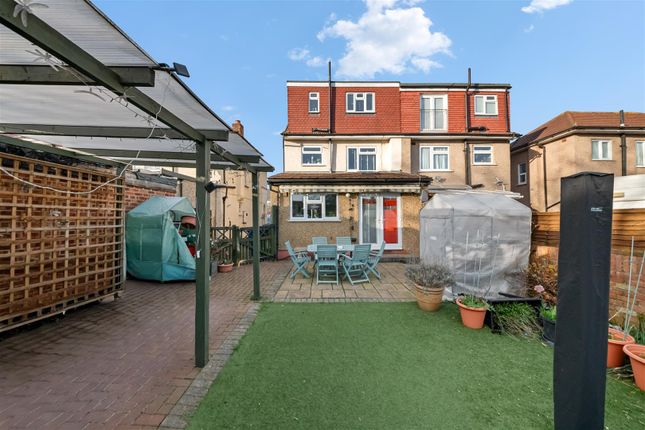 111, Kingshill Avenue, Northolt photo 4