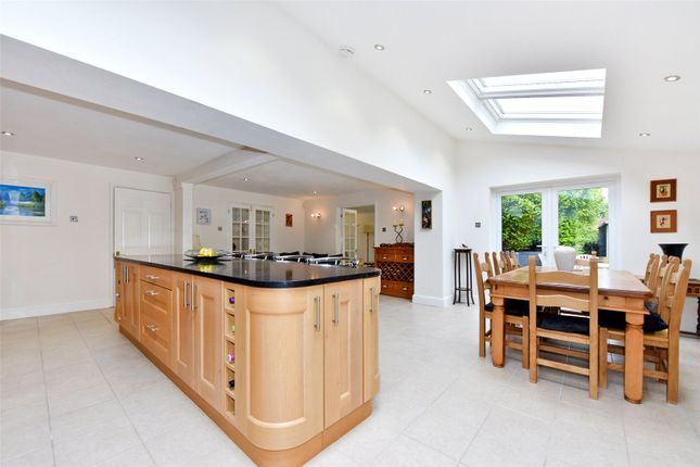 17, St. Andrews Gardens, Surrey photo 4