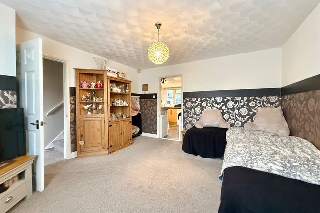 16, Caerleon Grove, Merthyr Tydfil photo 3