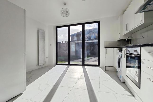 Godbold Road, London photo 4