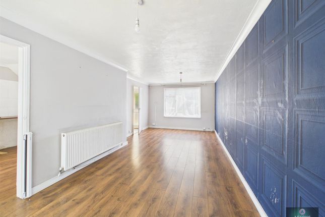 1, Kestrel Close, Crawley photo 3
